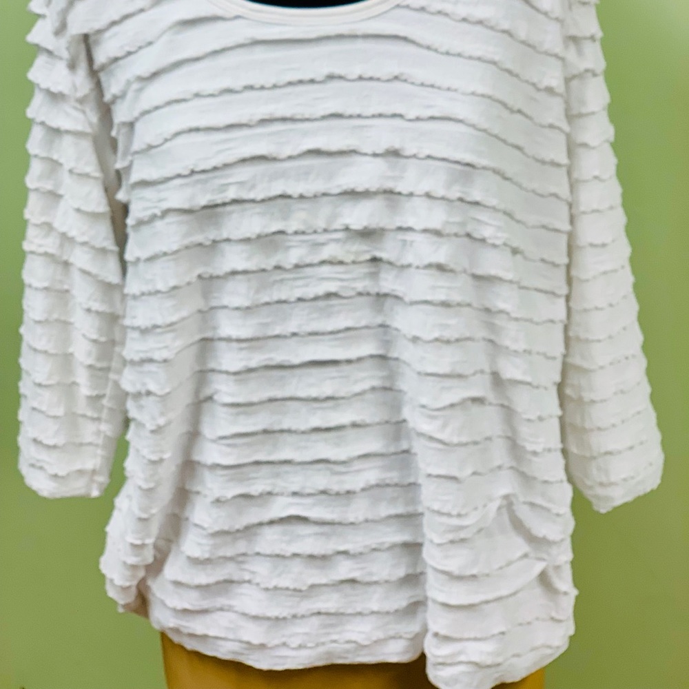 ๐ VINTAGE RUFFLED WHITE TOP - Picture 2 of 7